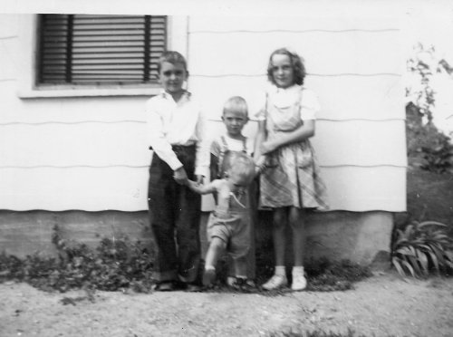 Dale 1945 with John Spaur & aunt Ethel Fay .jpg