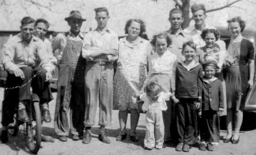 1945 Chuck Kenneth Fred Robert Bessie John Ethel Harold Dale Ken Dorothy Betty Gerry & Kay.jpg