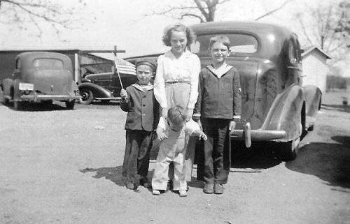 1945 Dale with brother, aunt Fay, & John Spaur.jpg