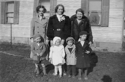 1939 Kay, Audre, Lucy, Dale + 3 kids in Ohio.jpg