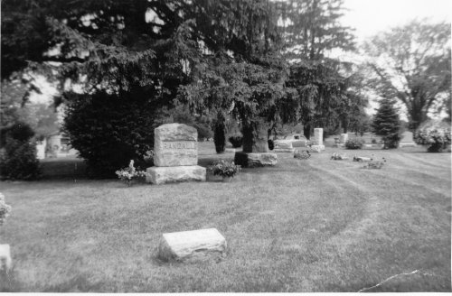 1940+ Flora & Fred Randall family plot in Clinton, MI.jpg