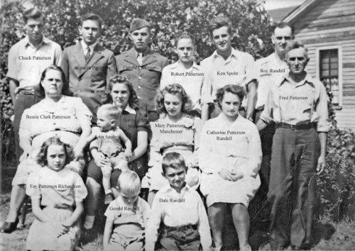 1944 Fred Bessie Patterson Clan in Randall Front yard.jpg