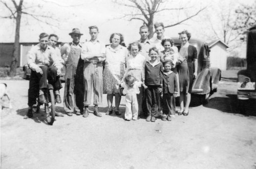 1945 Fred Patterson Family.jpg