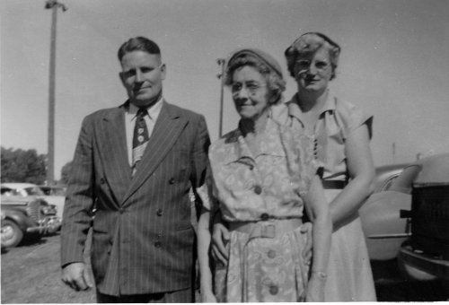 1956 Sept, Woodrow 'Woody' Hunt, Marian Randall, & Arleen Hunt.jpg